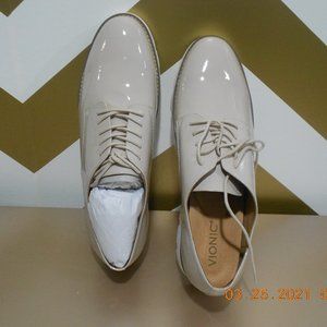 Vionic / Adina PNT Casual / Women's Size 11/ Nude Patent Leather Shoe